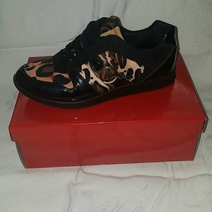 GUESS SHOES